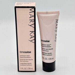 Mary Kay Timewise Luminous Wear Liquid Foundation in Ivory 6 039702 (1 Fl.Oz)